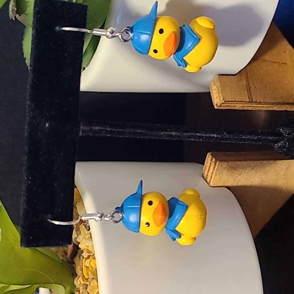 Duck Earrings with Blue Hat Novelty Fun‎ Quirky Cute Dangle Drop - Picture 4 of 6